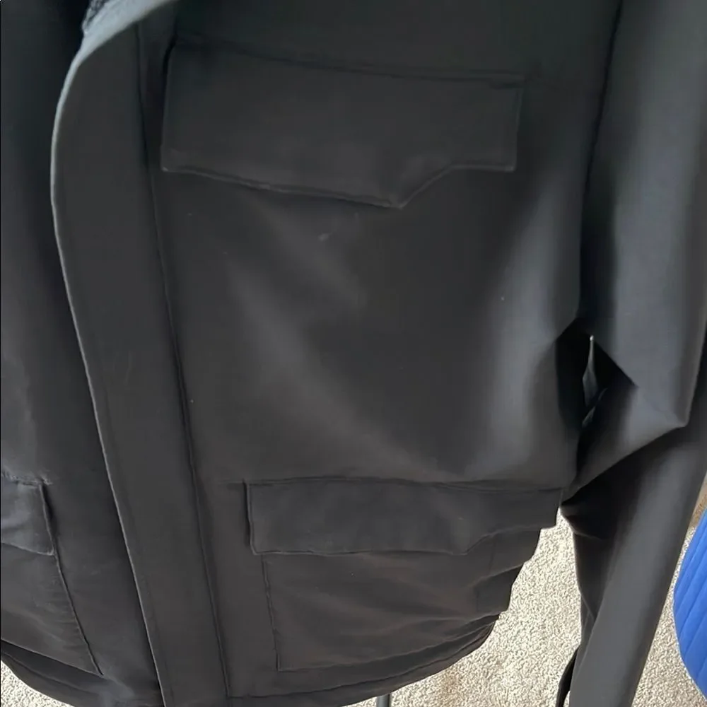 The North Face Black Performance Jacket for Versatile Outdoor Use